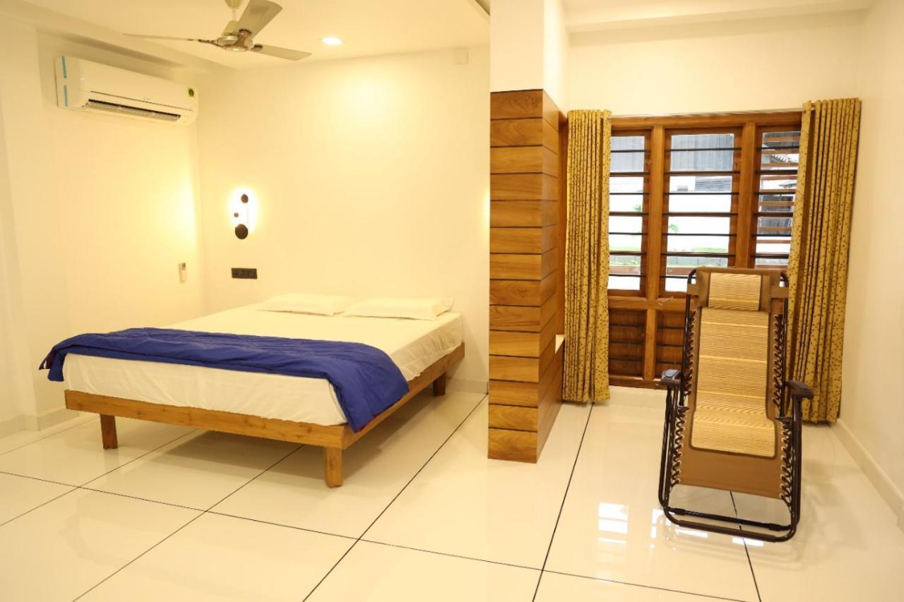 Quilon Lake Inn Kollam Zewnętrze zdjęcie